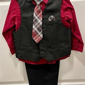 Dockers boys suit. Size 3T